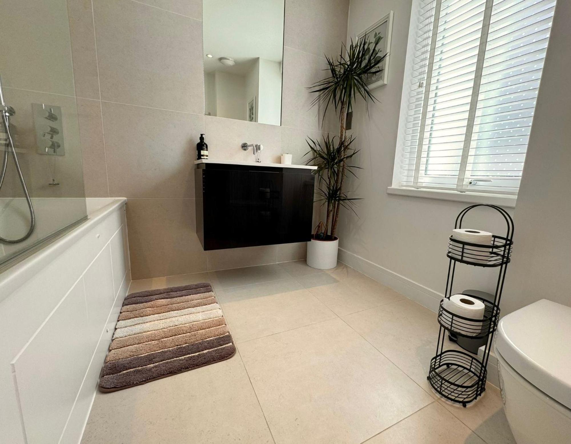 Spacious & Light 2bed, 2bath In The Heart Of Apartamento Windsor