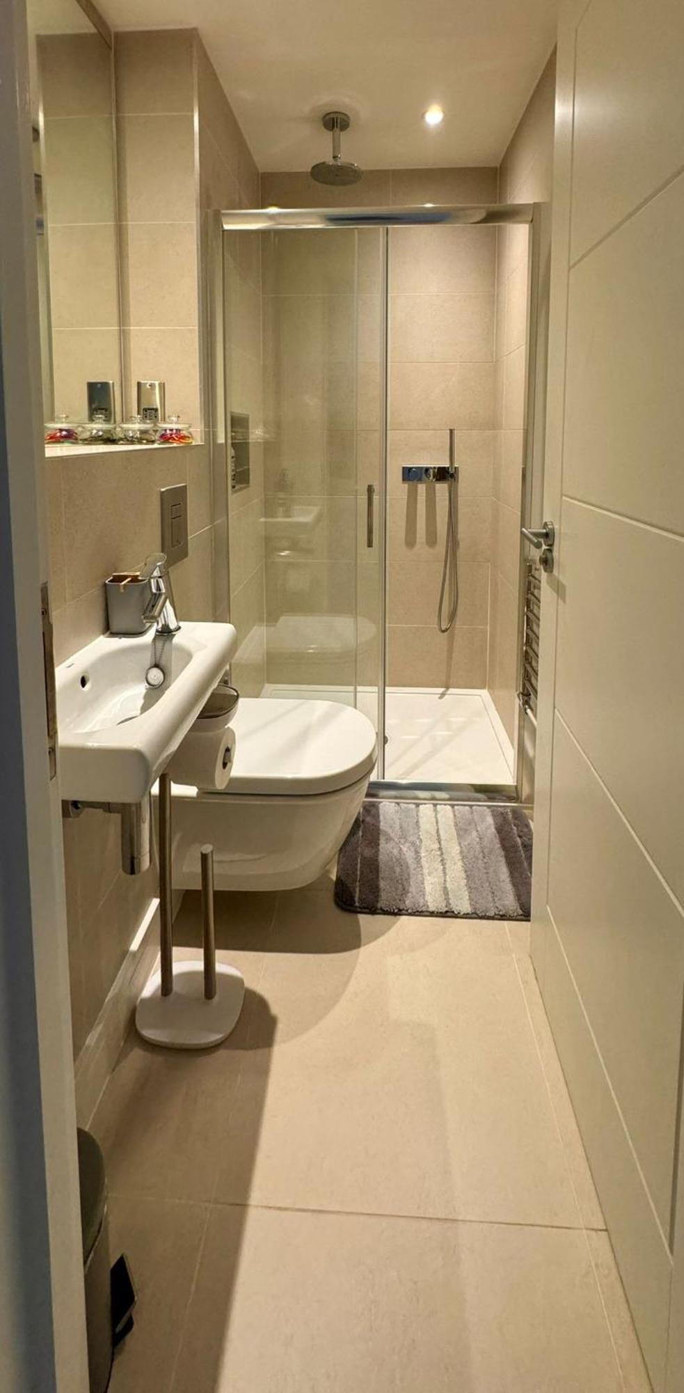 Apartamento Spacious & Light 2bed, 2bath In The Heart Of Windsor